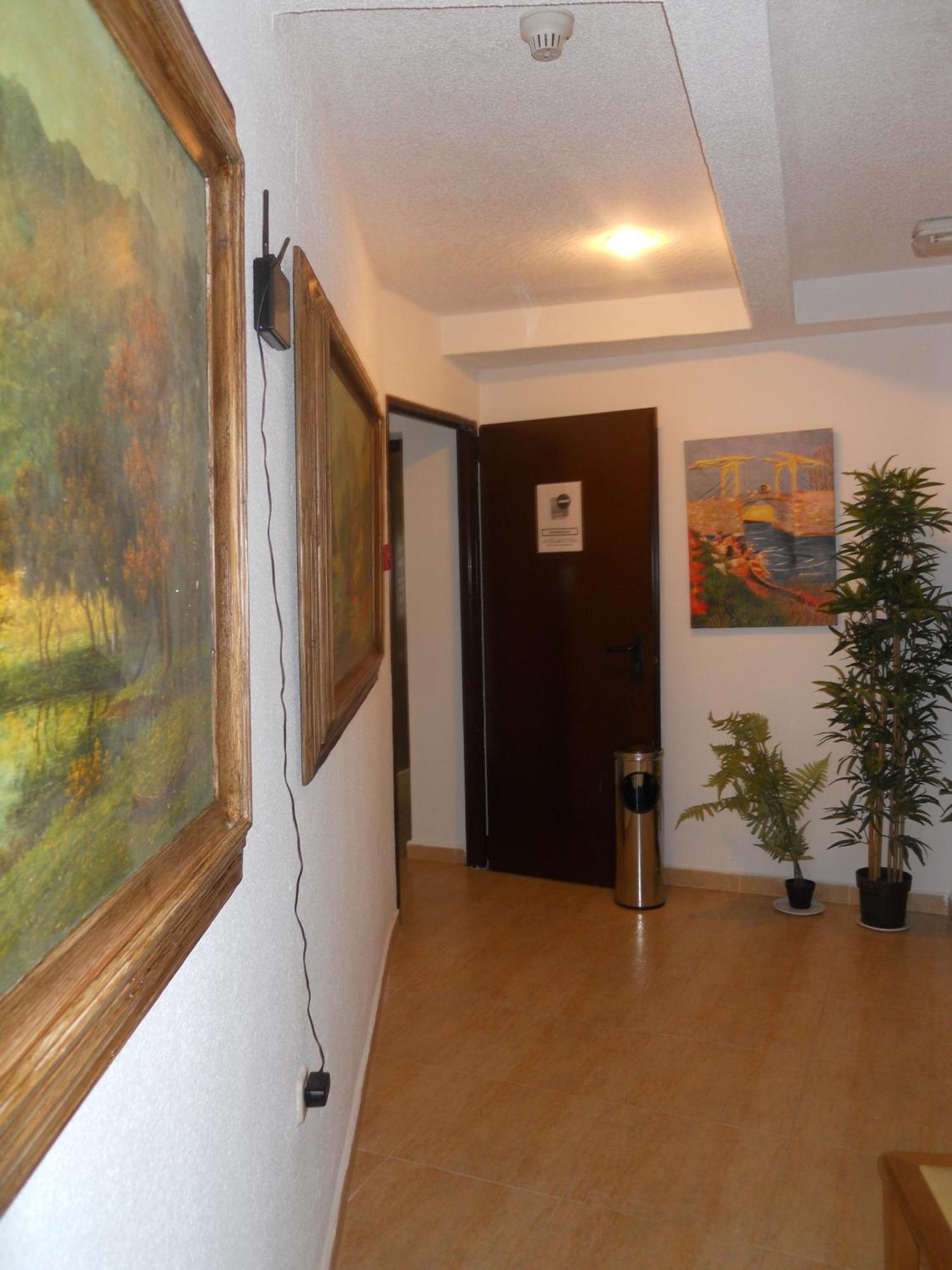 Hostal El Descanso Μαδρίτη Εξωτερικό φωτογραφία