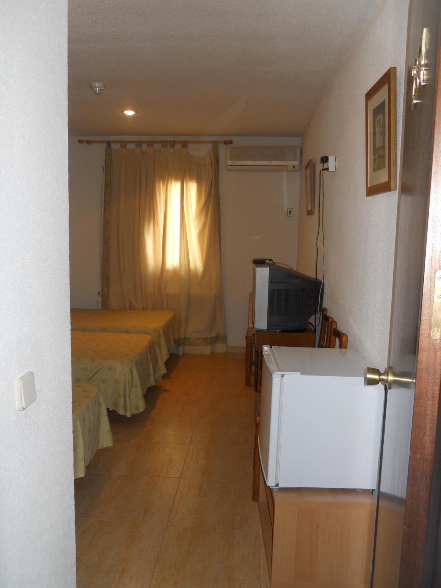 Hostal El Descanso Μαδρίτη Εξωτερικό φωτογραφία