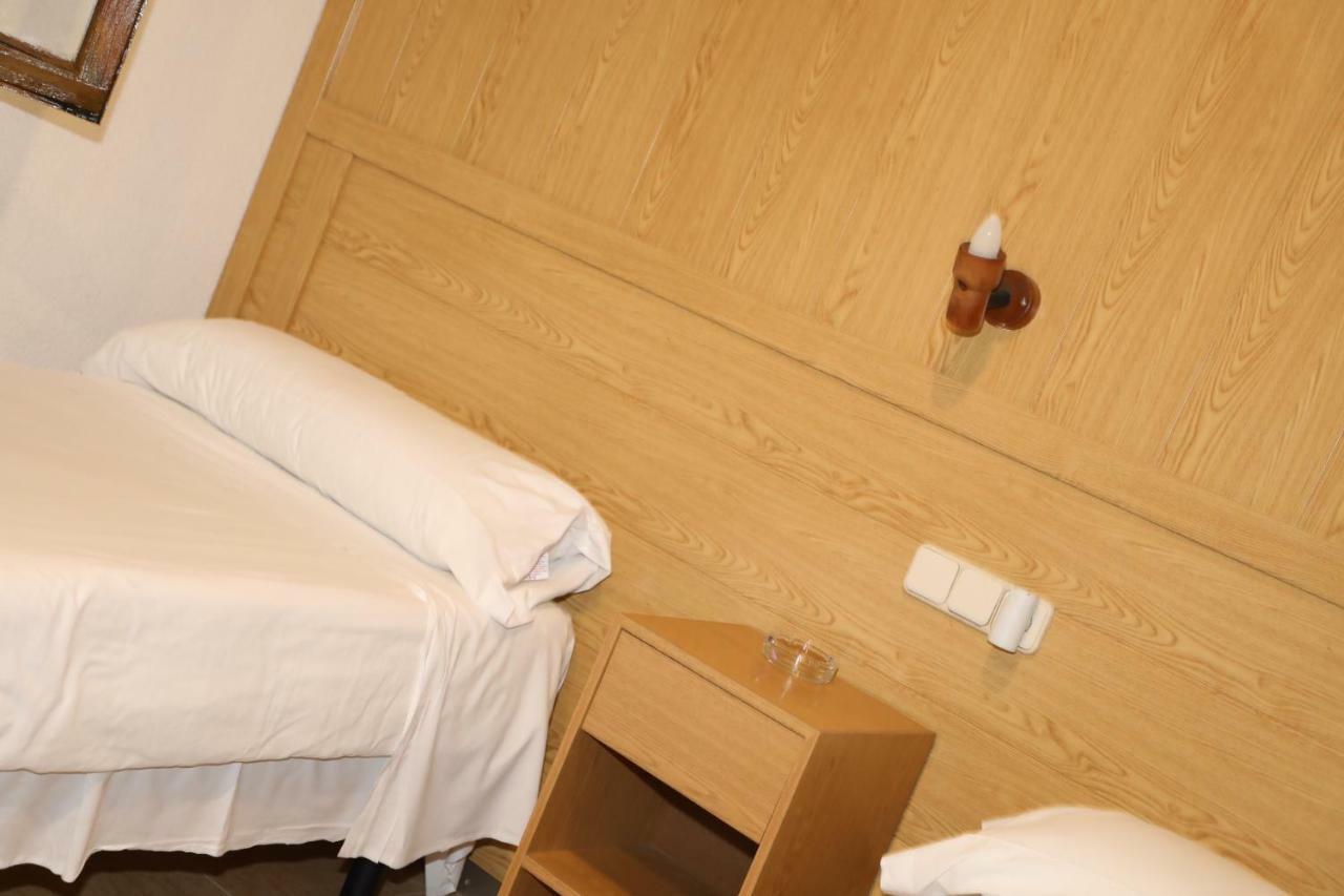 Hostal El Descanso Μαδρίτη Εξωτερικό φωτογραφία